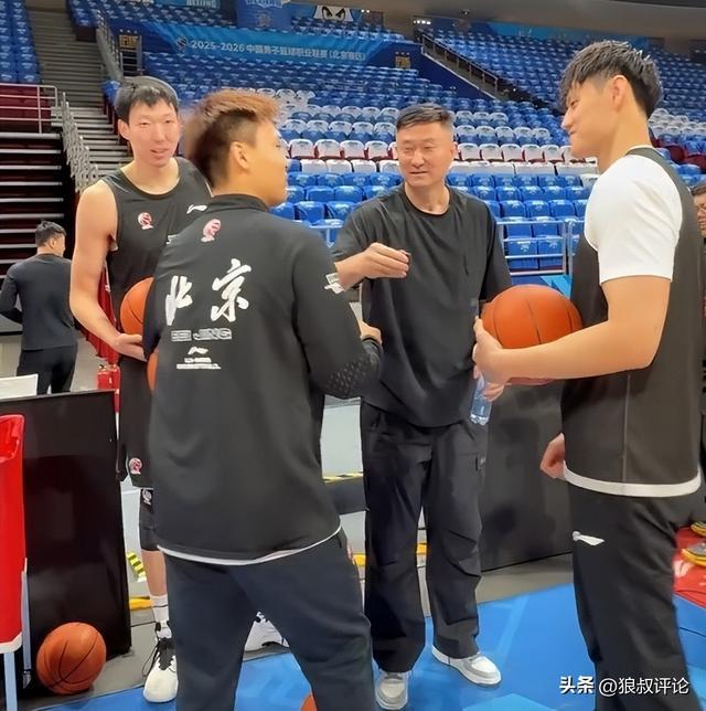 开云体育-杜锋：北京投出56%三分命中率 我们只有32%稍微好一点效果就不一样